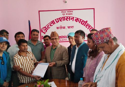 पत्रकारले गरे प्रमुख जिल्ला अधिकारी मार्फत नेपाल सरकारको ध्यानाकर्षण