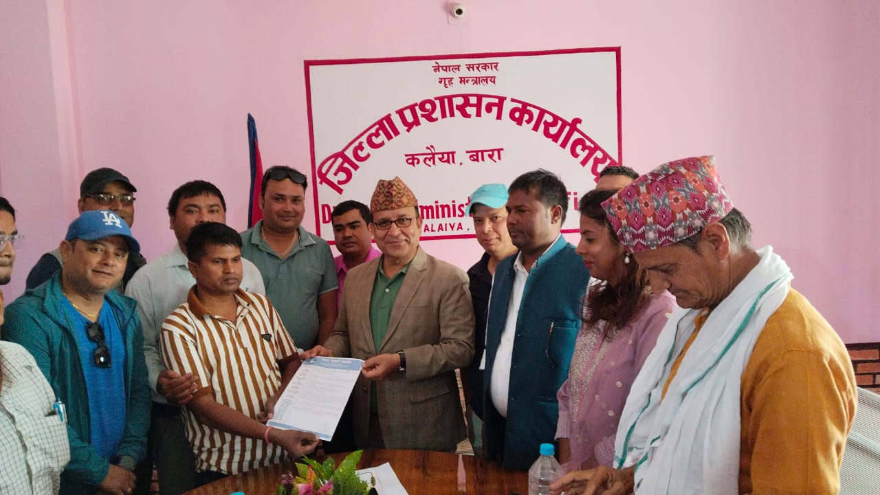 पत्रकारले गरे प्रमुख जिल्ला अधिकारी मार्फत नेपाल सरकारको ध्यानाकर्षण