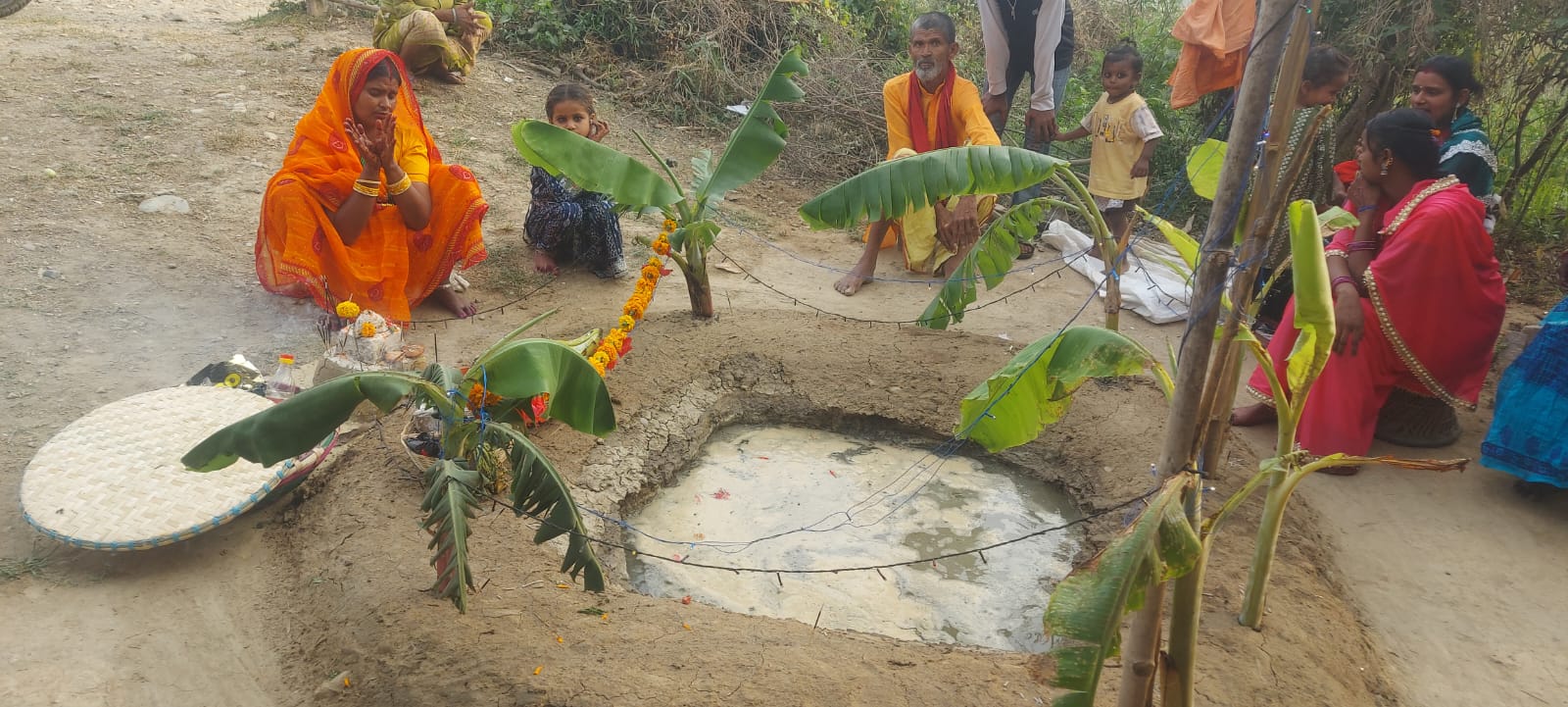 सन्तान प्राप्तीको भाकल पुरा भएपछि आँगनमै तलाउ खनेर छठ पूजा